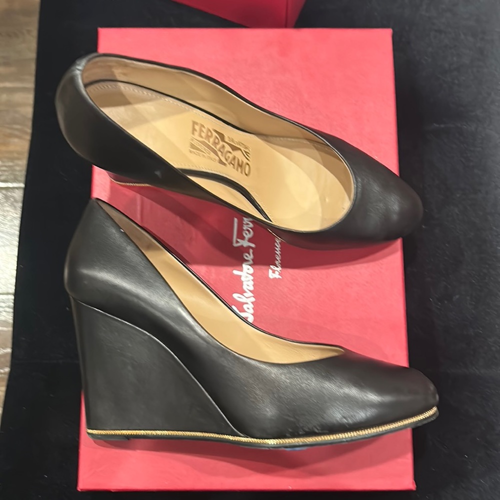 Wedge leather shoes